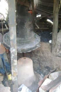 CORAZON DE LA CAMPANA EN CANTERA Y BARRO