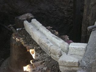 CANAL DONDE CORRERA EL BRONCE ASIA LA CAMPANA