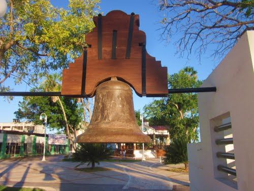 CAMPANA DEL BICENTENARIO COLOCADA EN CANCUN Q.ROO MX