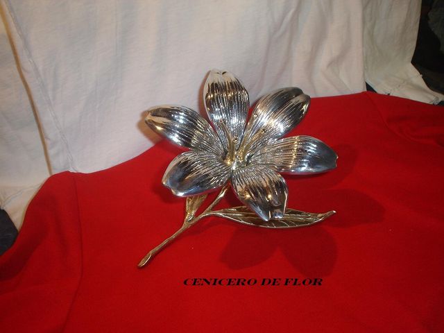 CENICERO DE FLOR