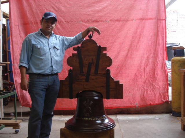 CAMPANA CON CABEZAL DE MADERA 50 KILOS CAMPANA